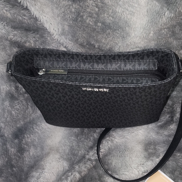 Michael Kors Crossbody - Picture 3 of 4